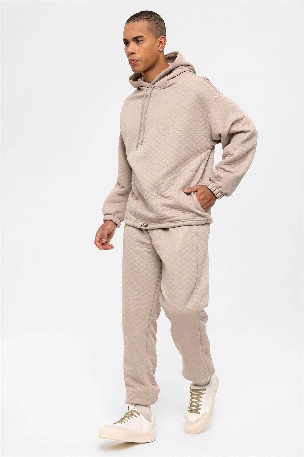 طقم بدلة رياضية رجالية كبيرة الحجم منقوشة بالألماس