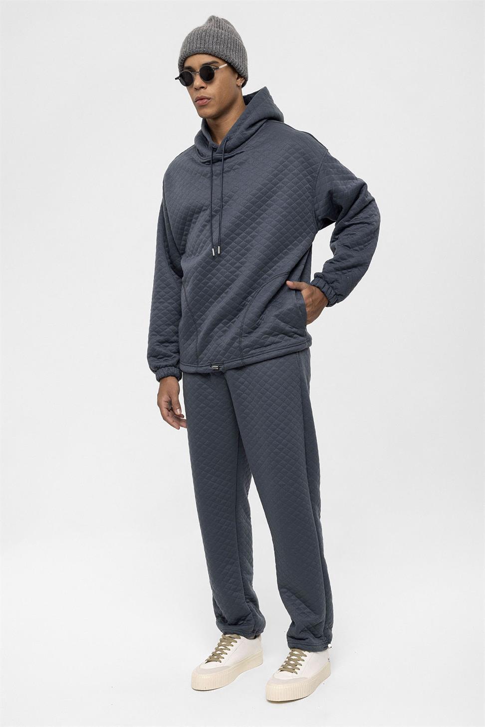 طقم بدلة رياضية رجالية كبيرة الحجم منقوشة بالألماس