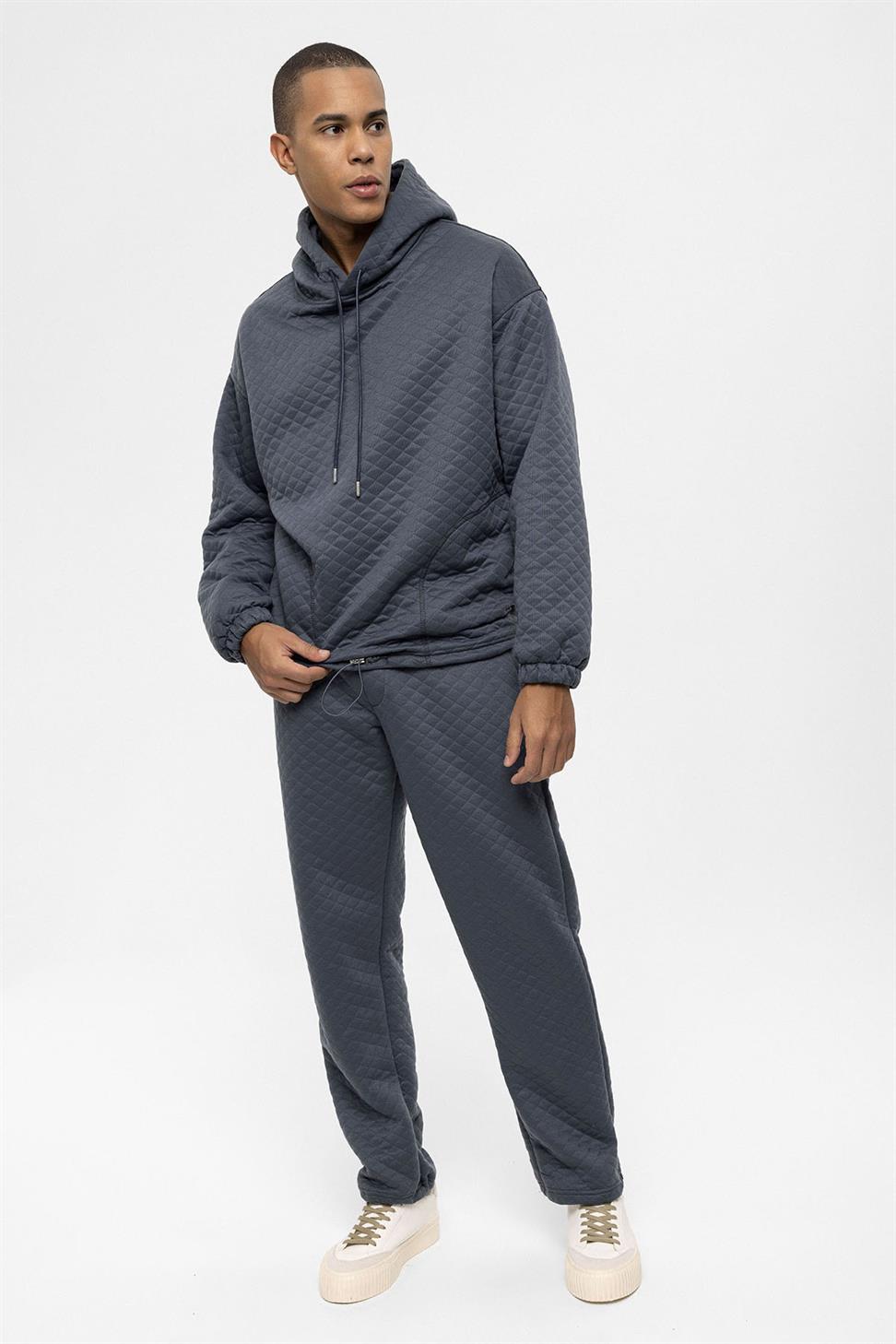 طقم بدلة رياضية رجالية كبيرة الحجم منقوشة بالألماس