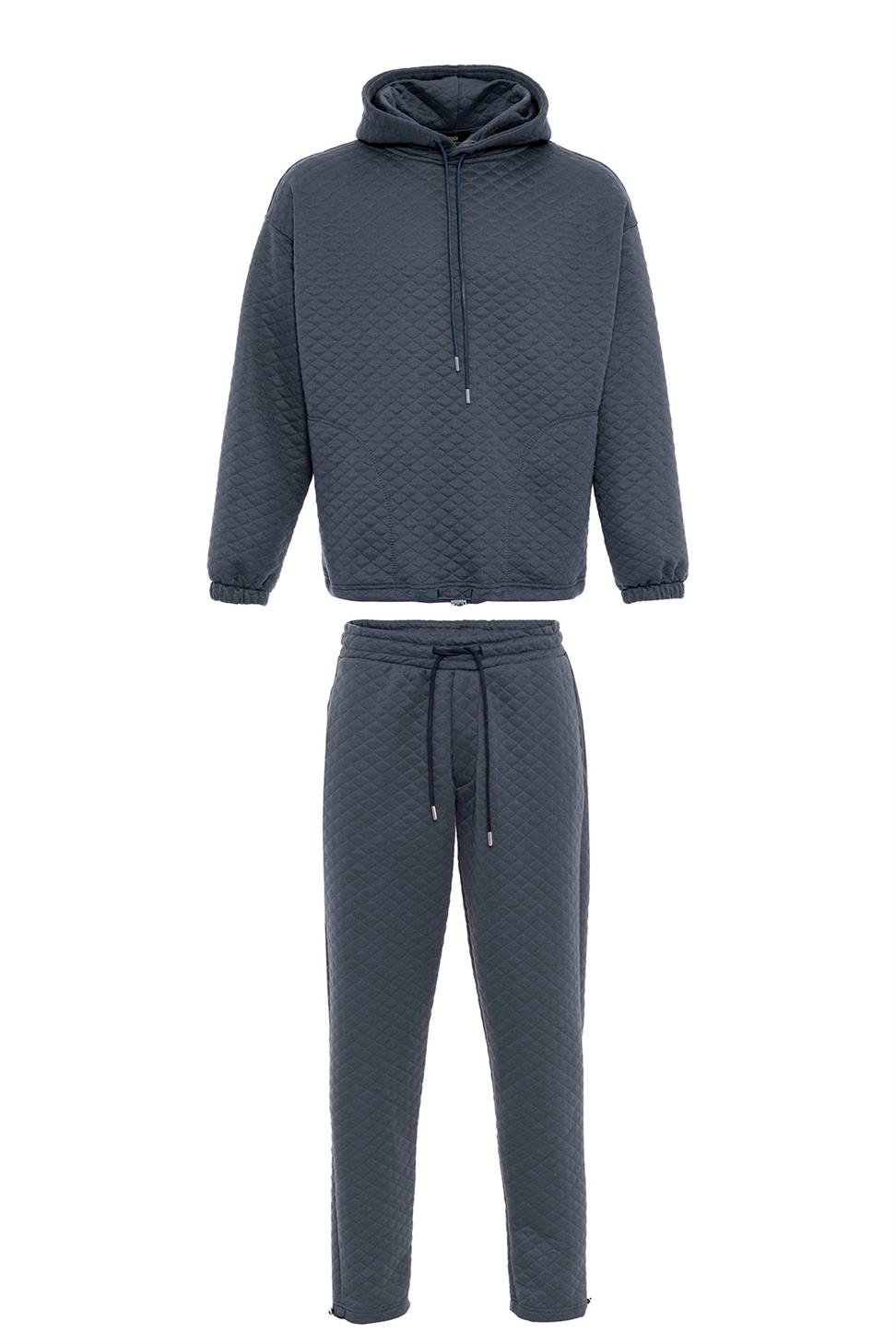 طقم بدلة رياضية رجالية كبيرة الحجم منقوشة بالألماس