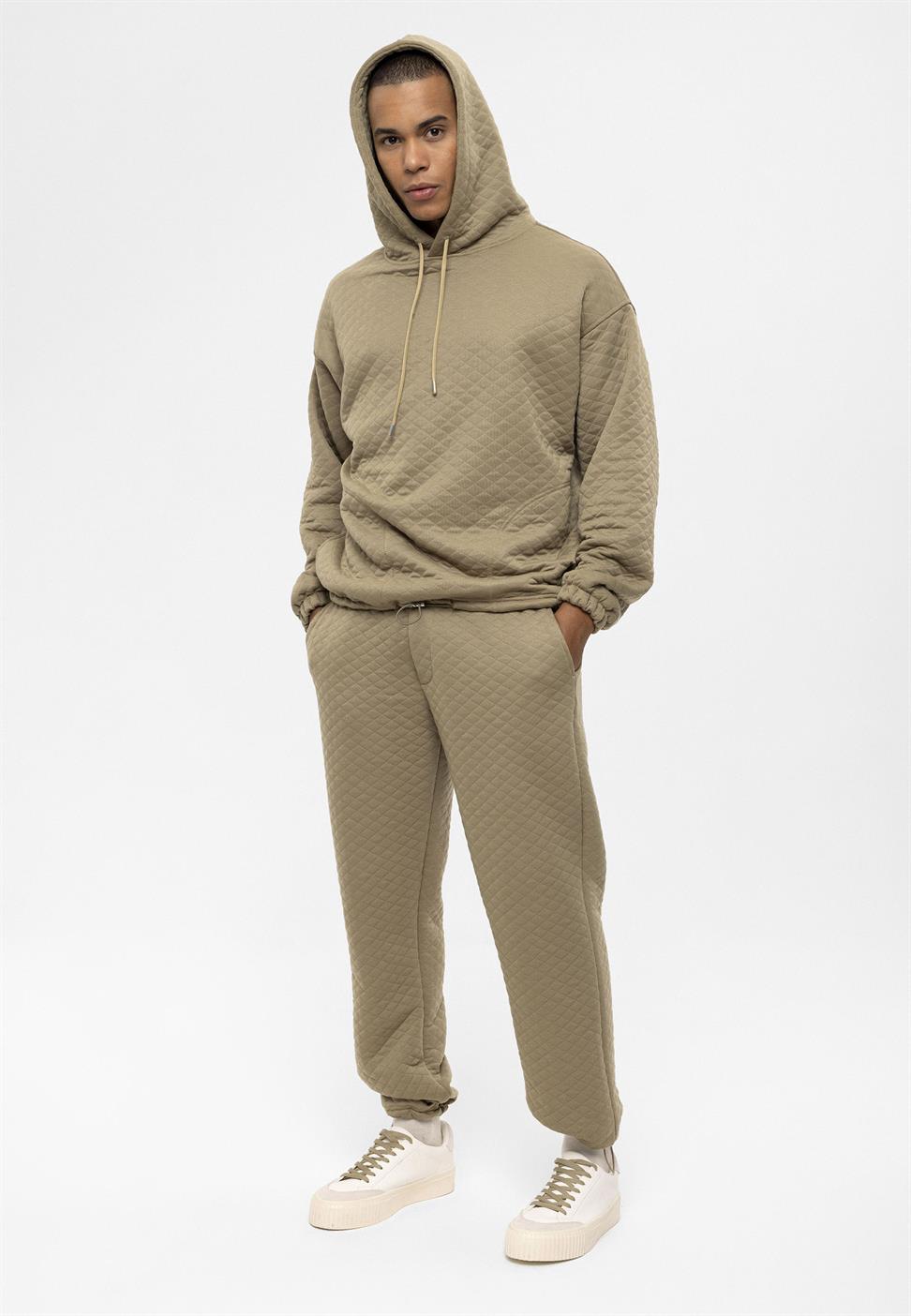 طقم بدلة رياضية رجالية كبيرة الحجم منقوشة بالألماس