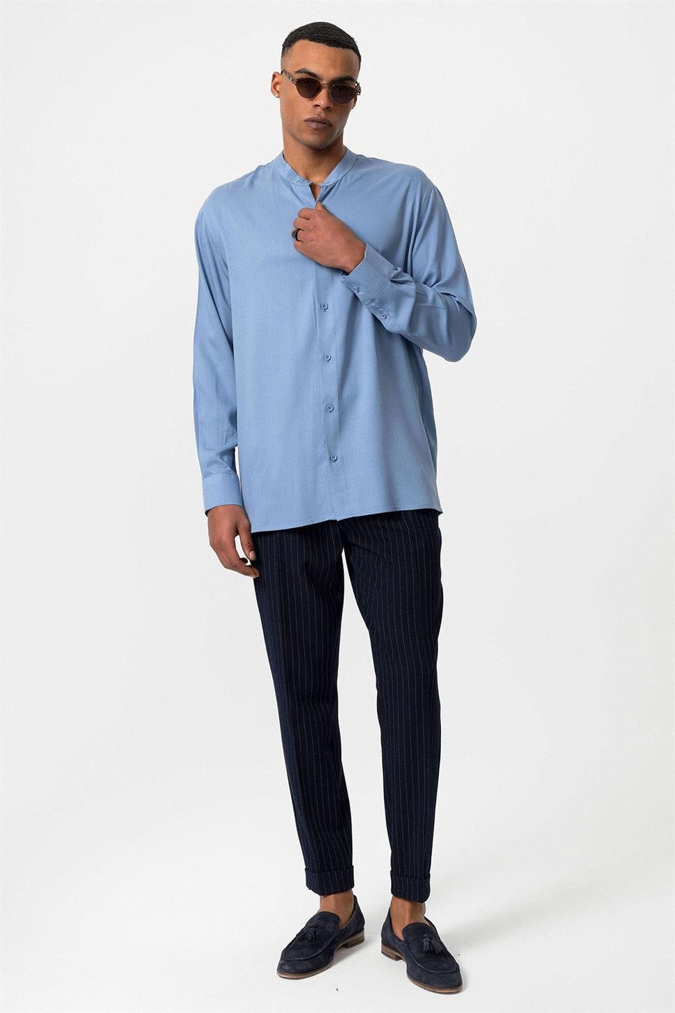 قميص رجالي بياقة القاضي بياقة عادية