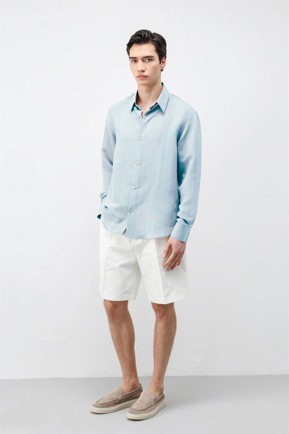 قميص رجالي مخطط من مزيج من الأقمشة