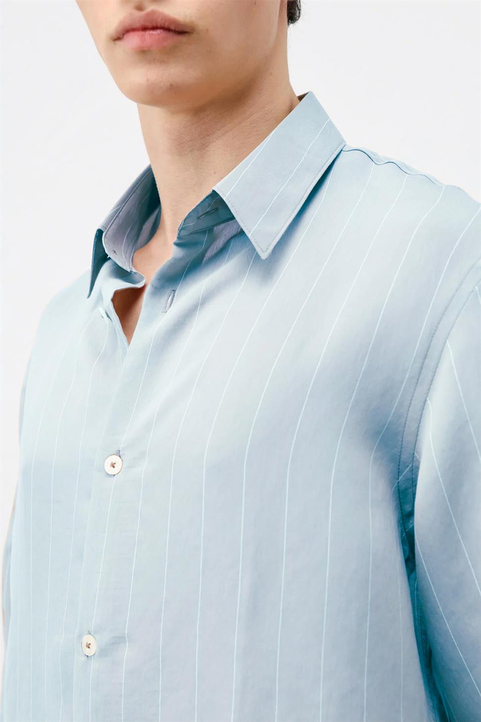 قميص رجالي مخطط من مزيج من الأقمشة