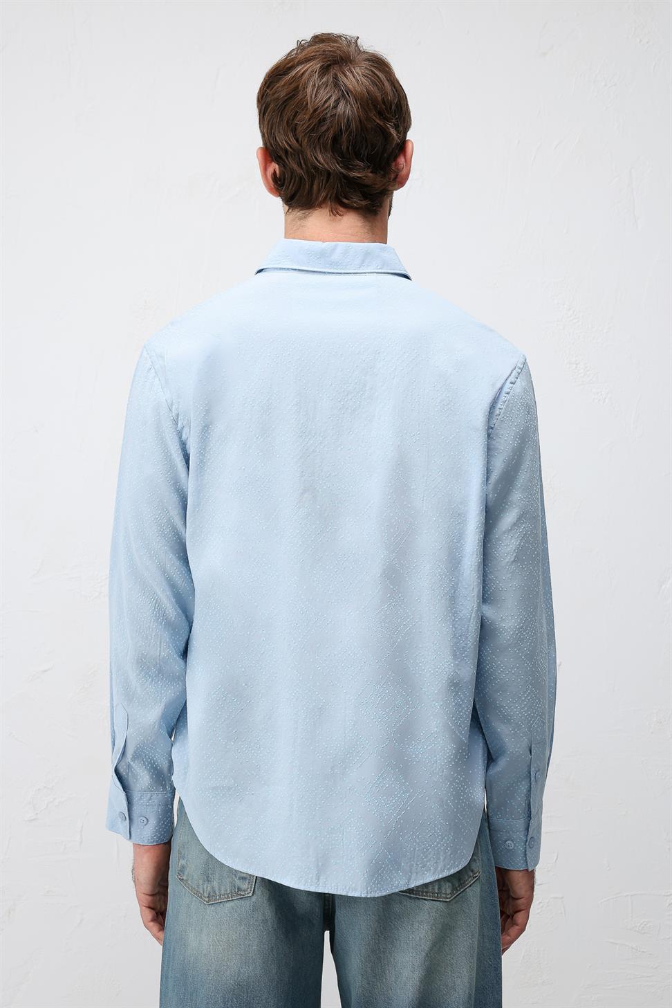 قميص رجالي منسوج من مزيج من الأقمشة