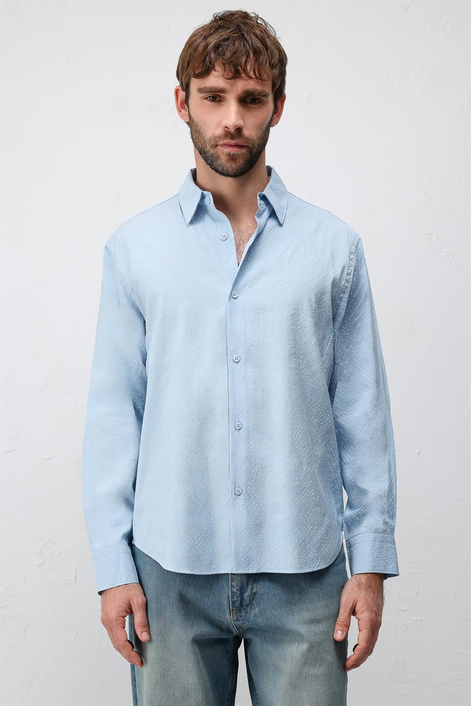 قميص رجالي منسوج من مزيج من الأقمشة