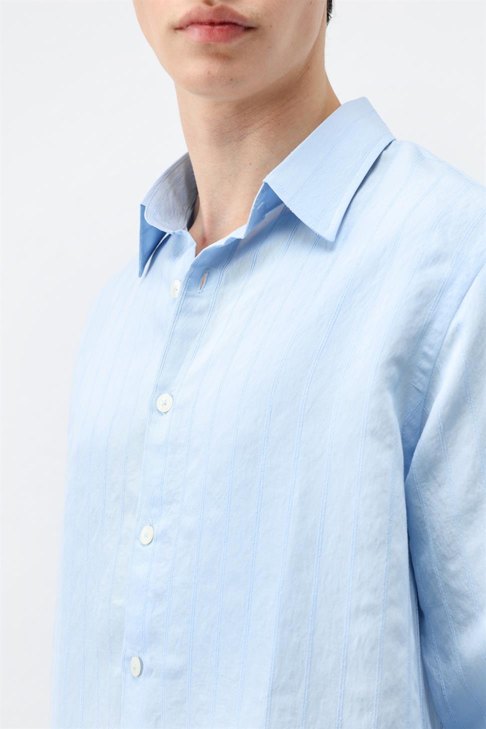 قميص رجالي من مزيج من الأقمشة