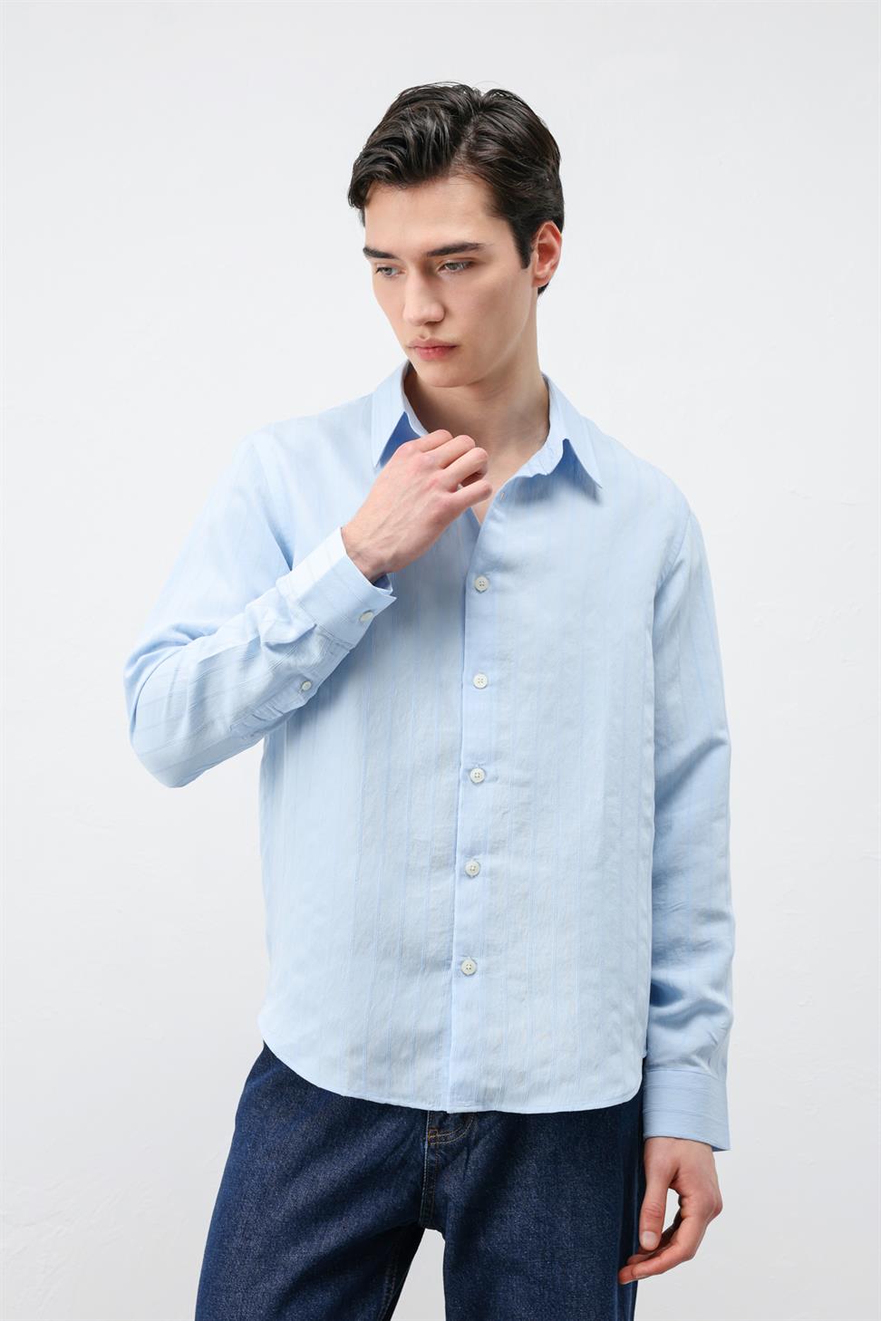 قميص رجالي من مزيج من الأقمشة