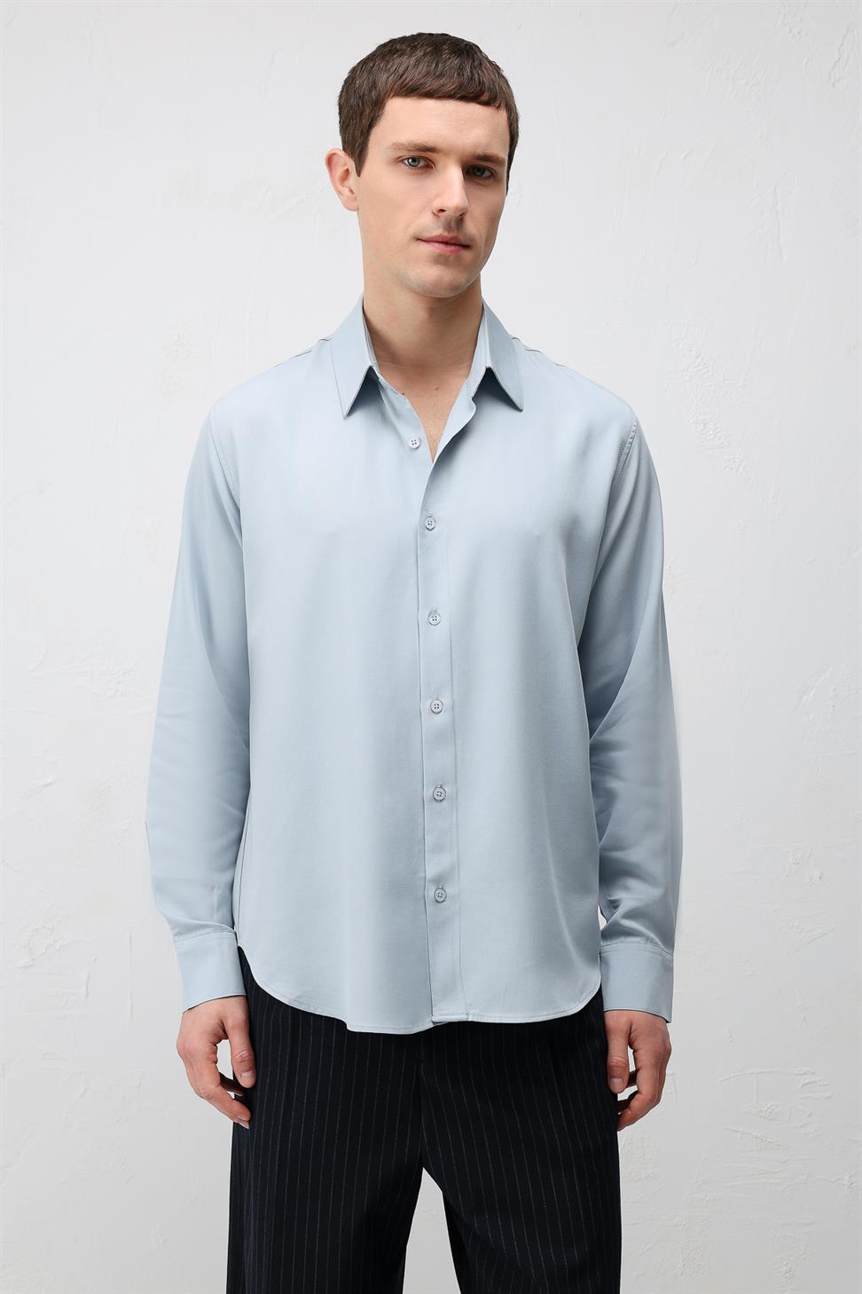 قميص تقني بقصّة عادية للرجال