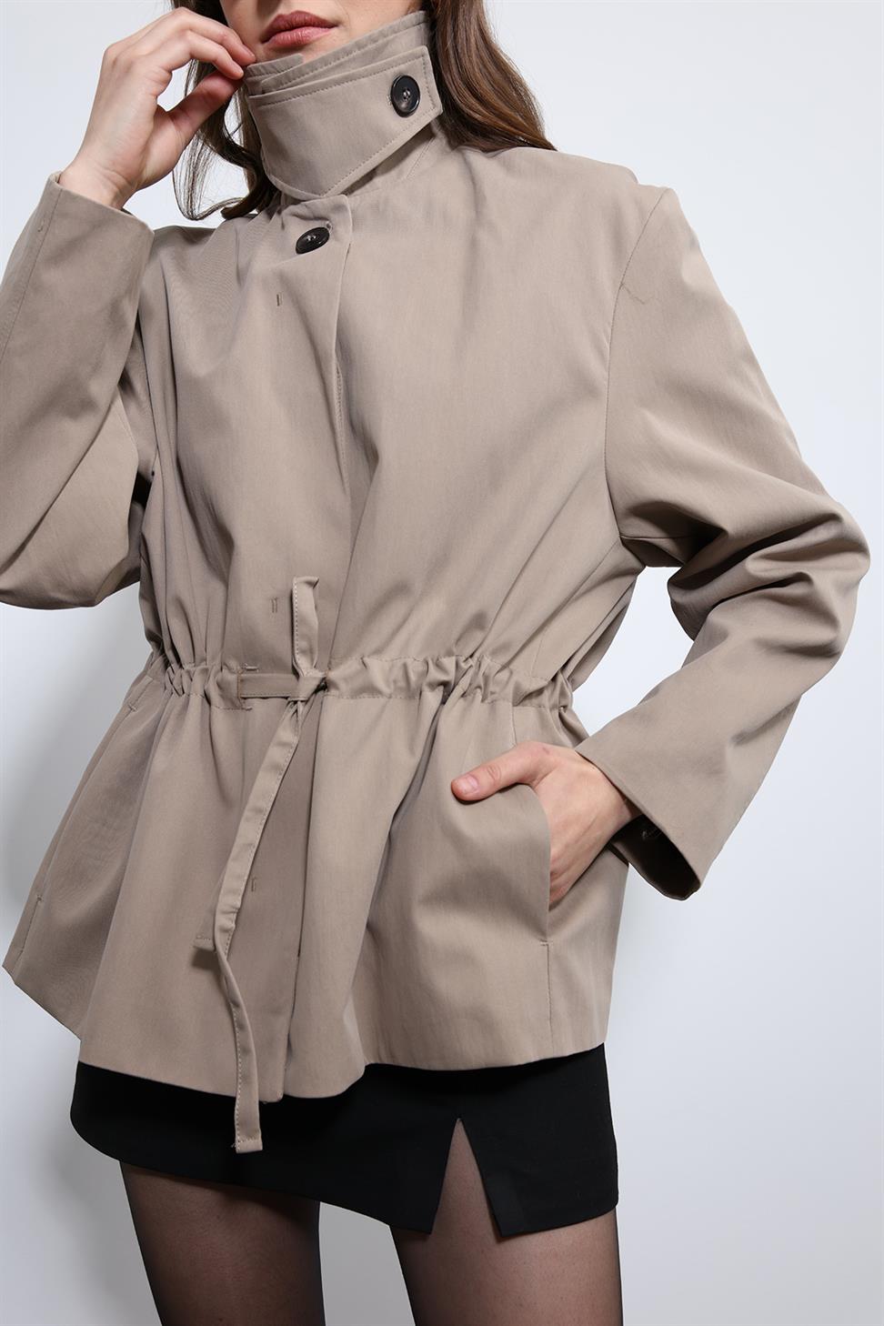 Antioch Bej Ayarlanabilir Bele Sahip Kısa Trençkot