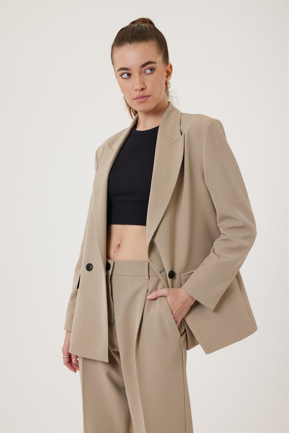 Antioch Bej Kadın Kruvaze Kapama Oversize Blazer Ceket