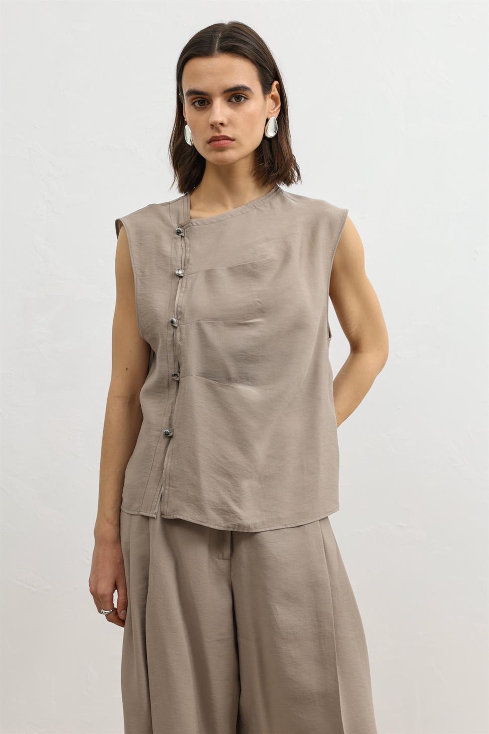 بلوزة نسائية بأزرار من مزيج الليوسيل