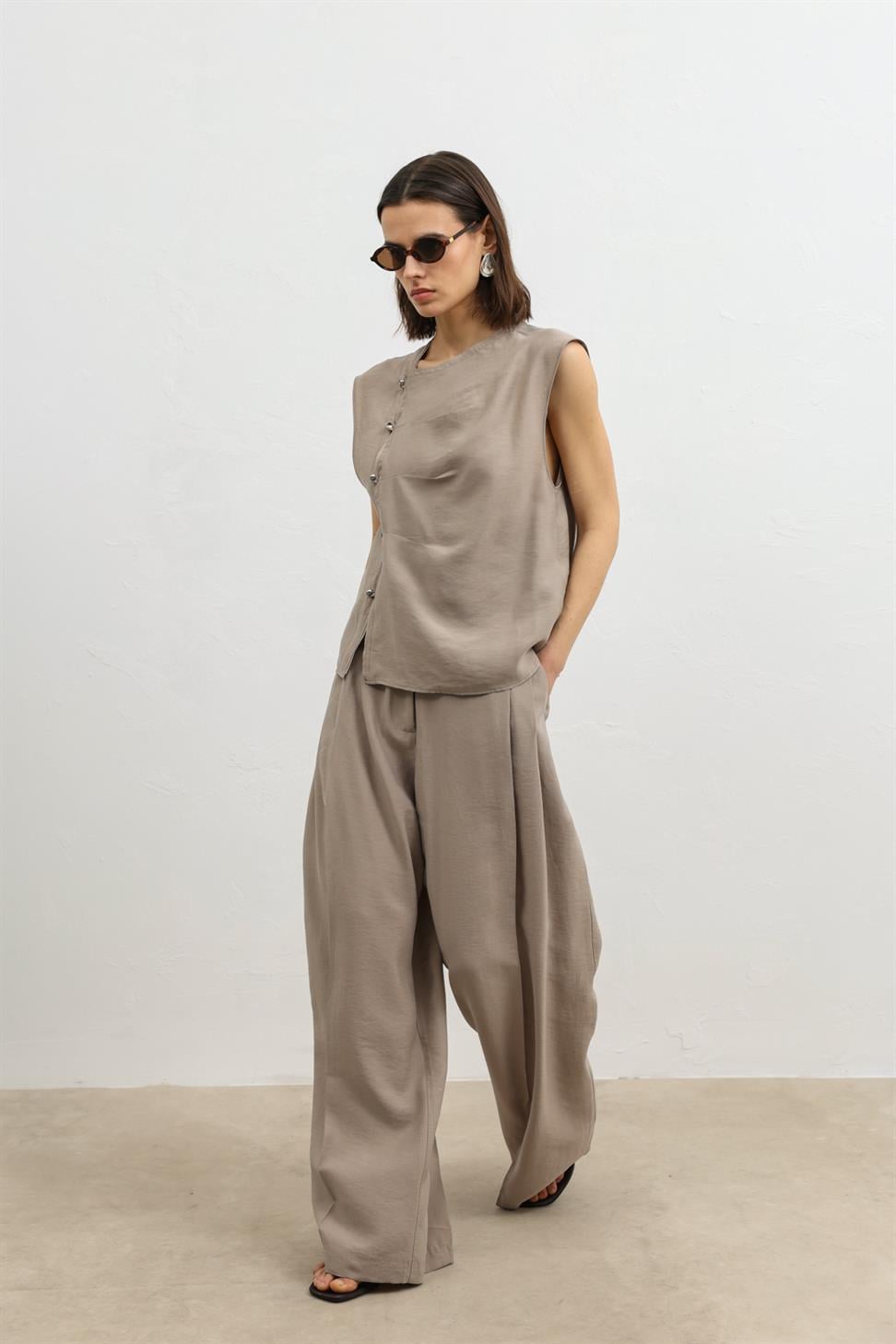 بنطال نسائي واسع الساق من مزيج الليوسيل