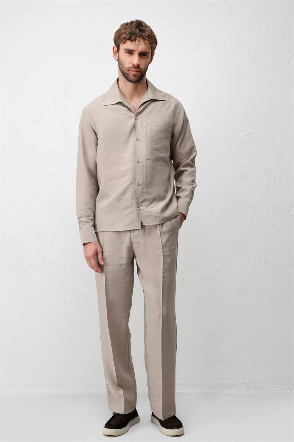 قميص رجالي بياقة عريضة من مزيج ليوسيل