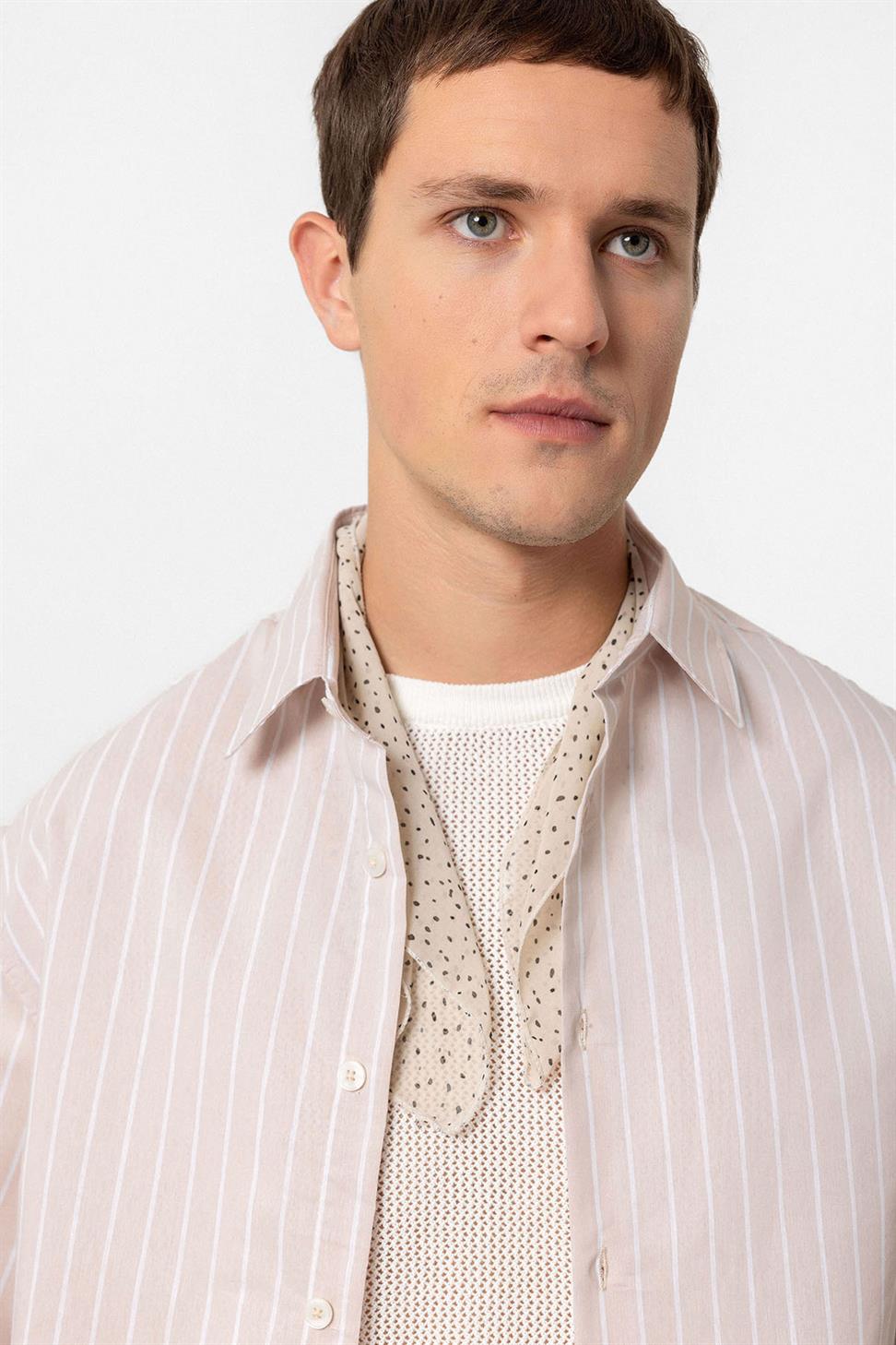 قميص رجالي بأكمام قصيرة مخططة بأكمام قصيرة