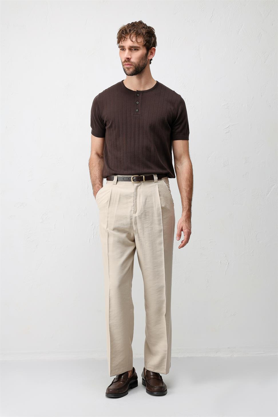 بنطلون رجالي مريح بقصّة مطوية