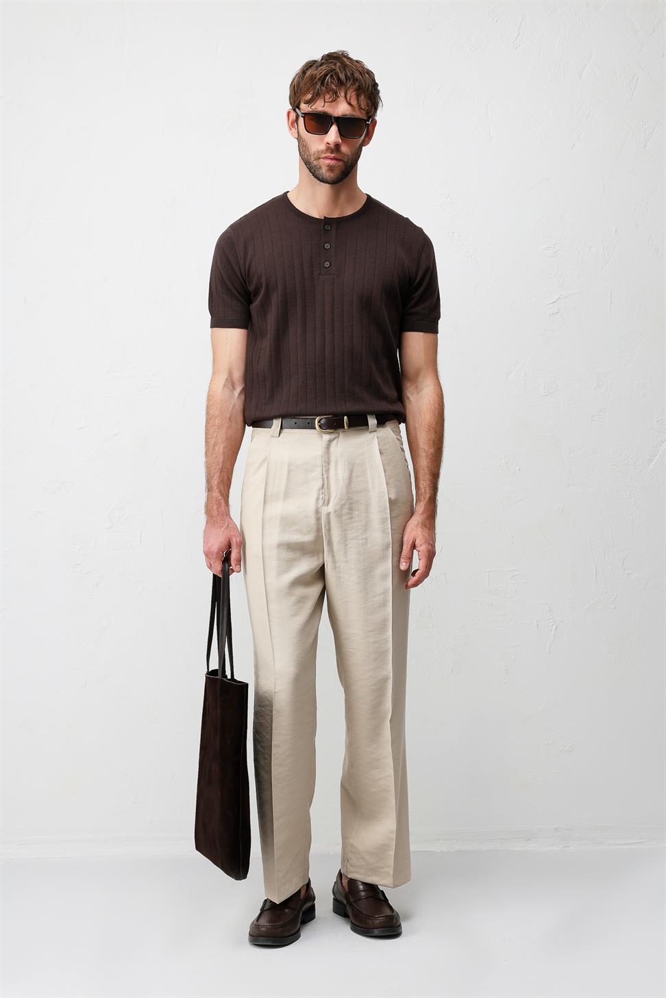 بنطلون رجالي مريح بقصّة مطوية
