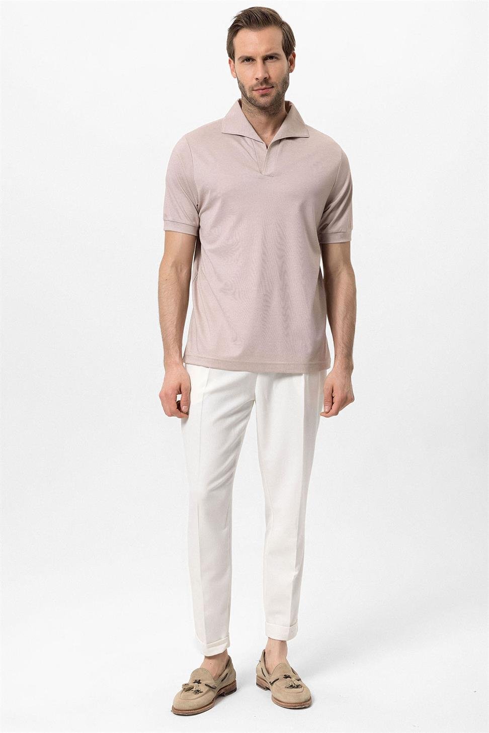 تي شيرت رجالي ذو قصة عادية وفتحة رقبة مفتوحة