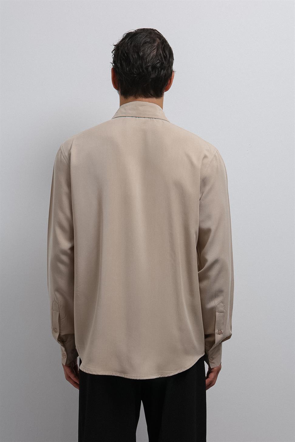 قميص تقني بقصّة عادية للرجال