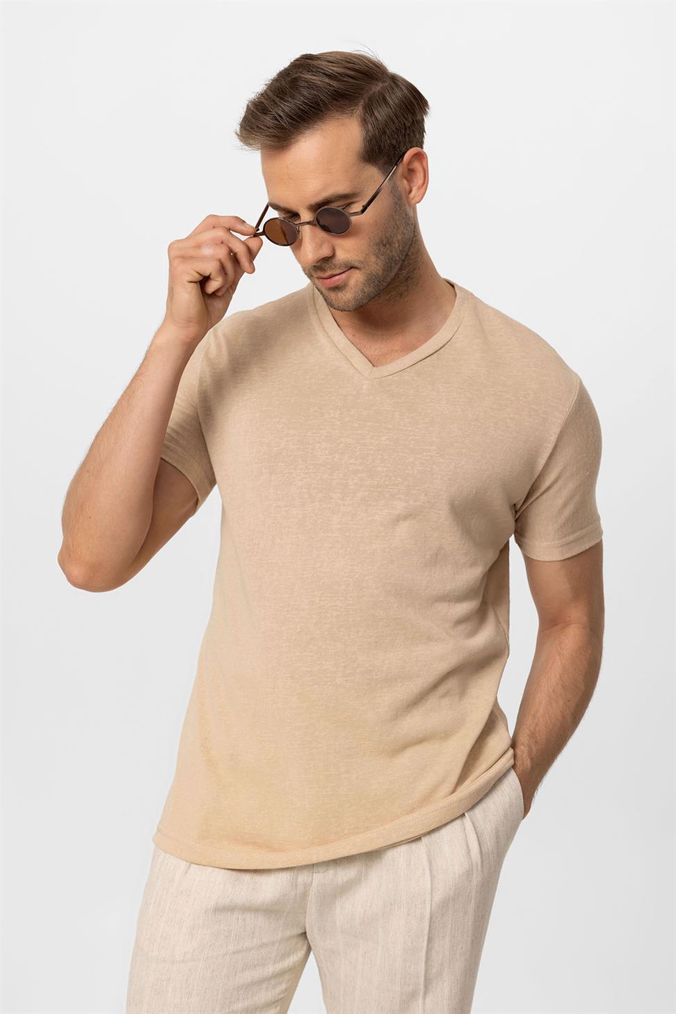 تي شيرت رجالي أساسي برقبة على شكل V