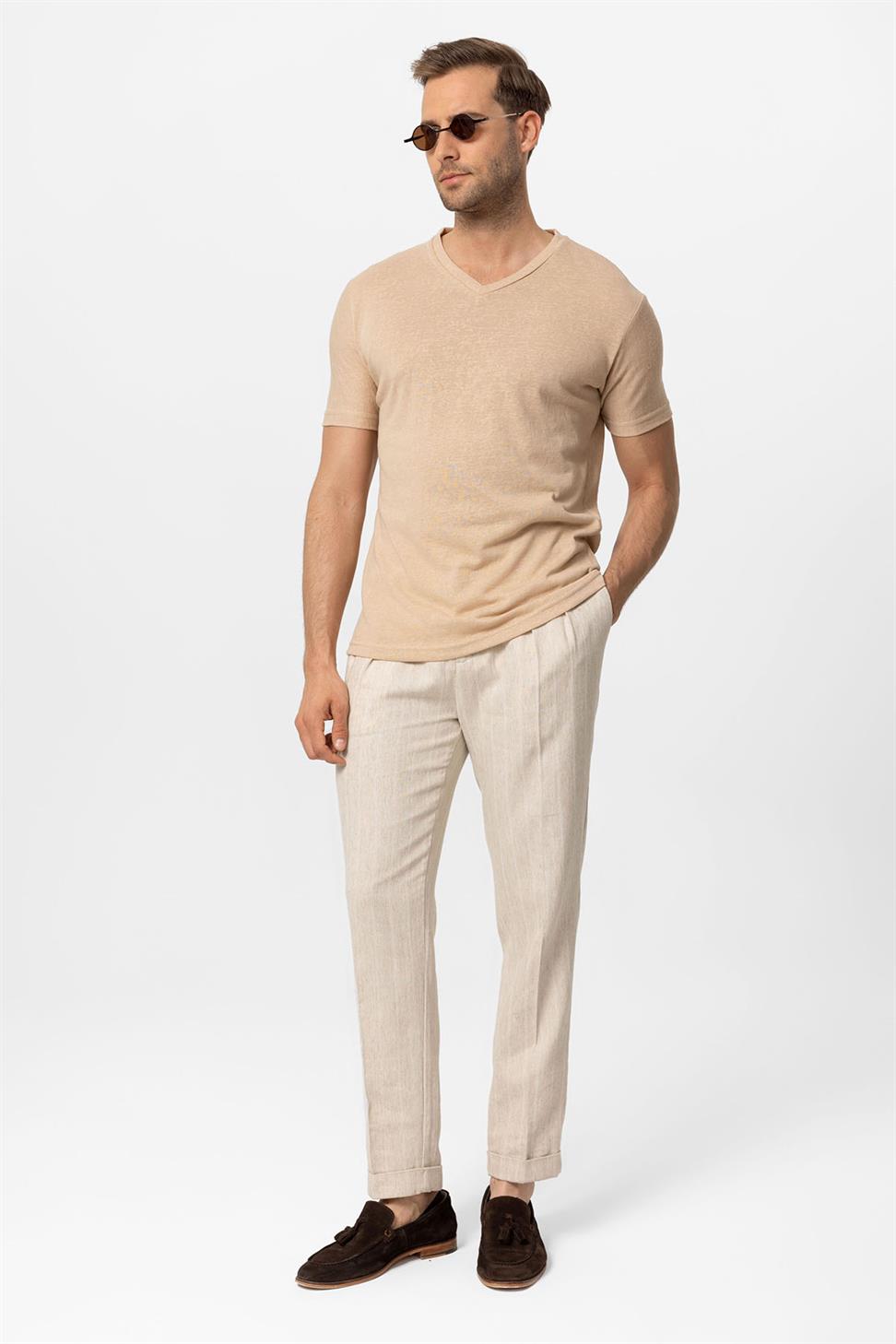 تي شيرت رجالي أساسي برقبة على شكل V