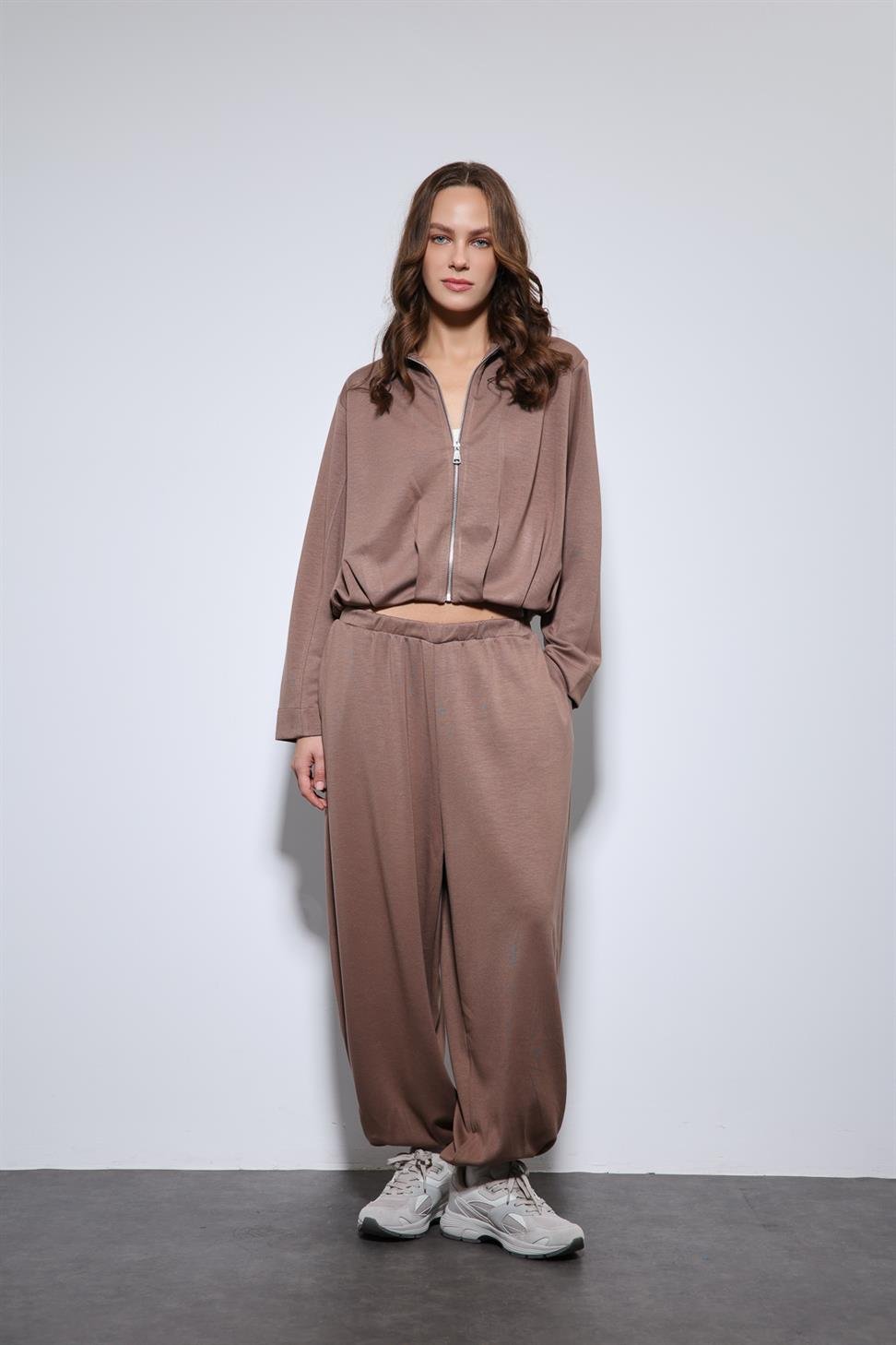 Antioch Bej Volümlü Ceket ve Paça Lastikli Eşofman Takım