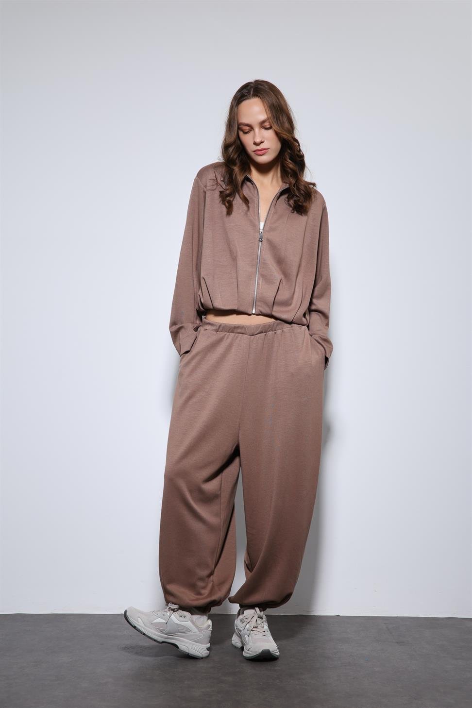 Antioch Bej Volümlü Ceket ve Paça Lastikli Eşofman Takım