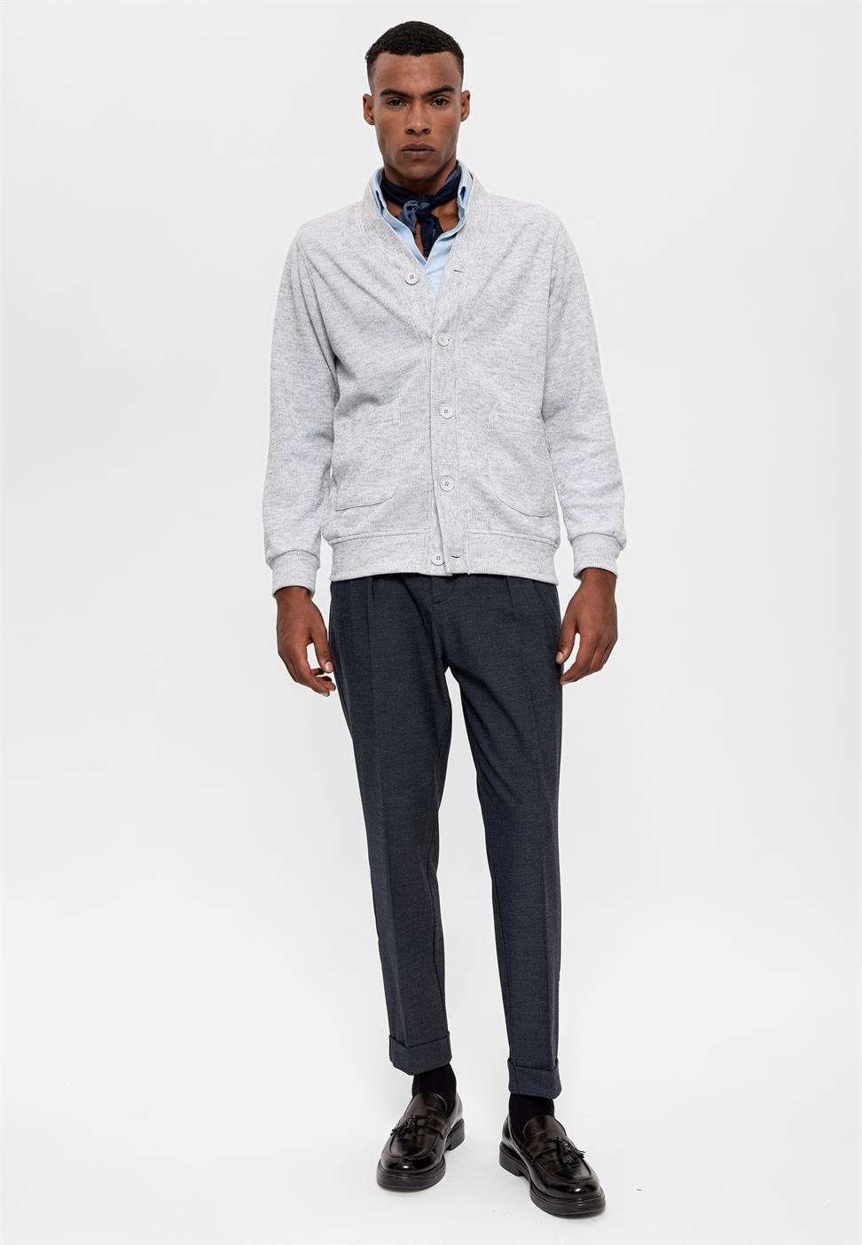 سترة رجالية برقبة على شكل حرف V مع خصر مطاطي