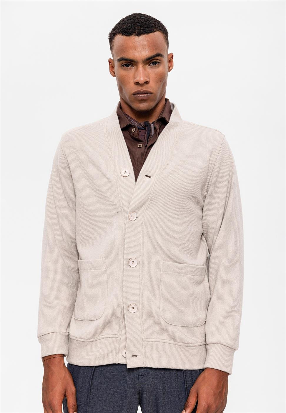 سترة رجالية برقبة على شكل حرف V مع خصر مطاطي