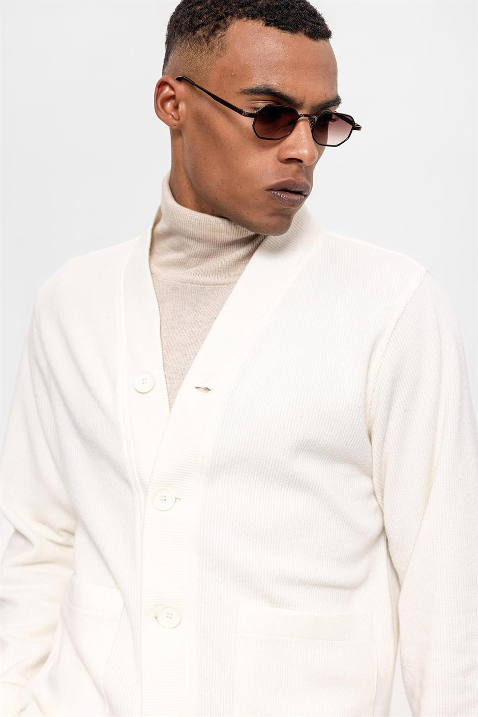 سترة رجالية برقبة على شكل حرف V مع خصر مطاطي