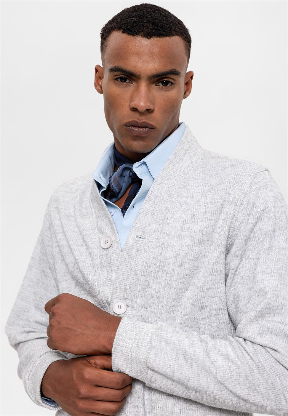 سترة رجالية برقبة على شكل حرف V مع خصر مطاطي