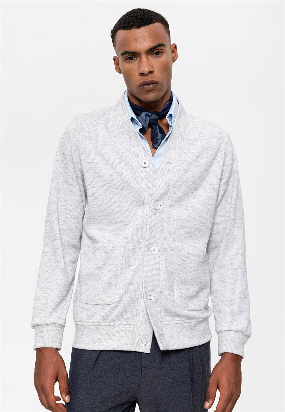 سترة رجالية برقبة على شكل حرف V مع خصر مطاطي