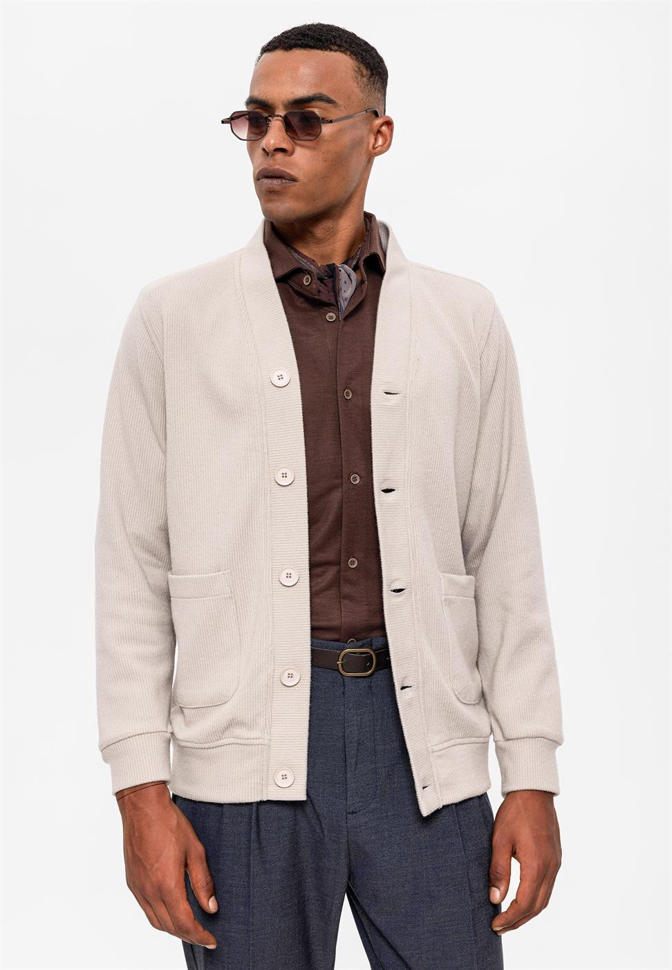 سترة رجالية برقبة على شكل حرف V مع خصر مطاطي