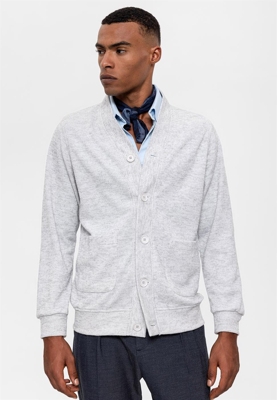 سترة رجالية برقبة على شكل حرف V مع خصر مطاطي