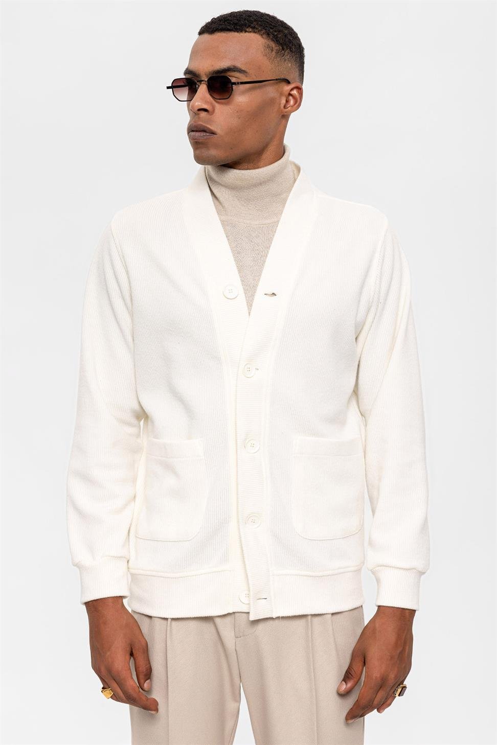 سترة رجالية برقبة على شكل حرف V مع خصر مطاطي