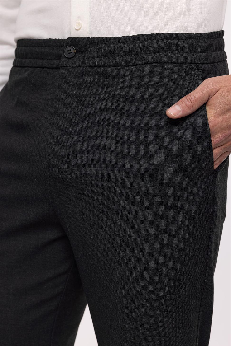 بنطال رجالي بقصة عادية وخصر مطاطي