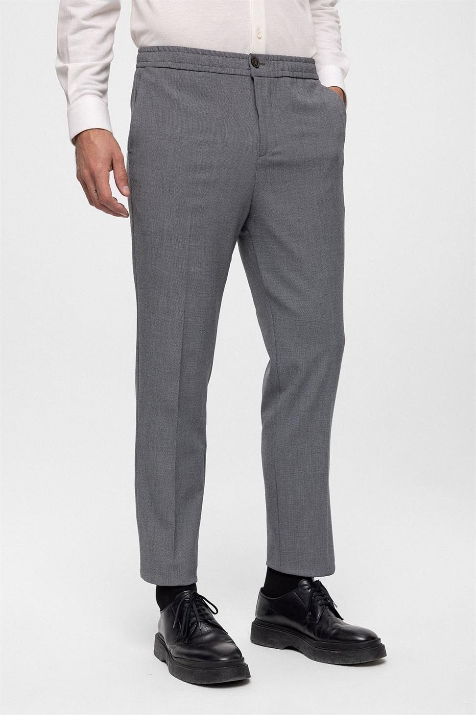 بنطال رجالي بقصة عادية وخصر مطاطي