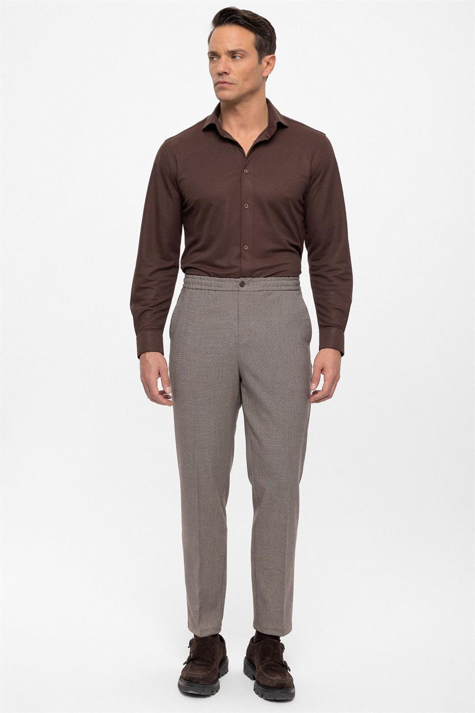 بنطال رجالي بقصة عادية وخصر مطاطي