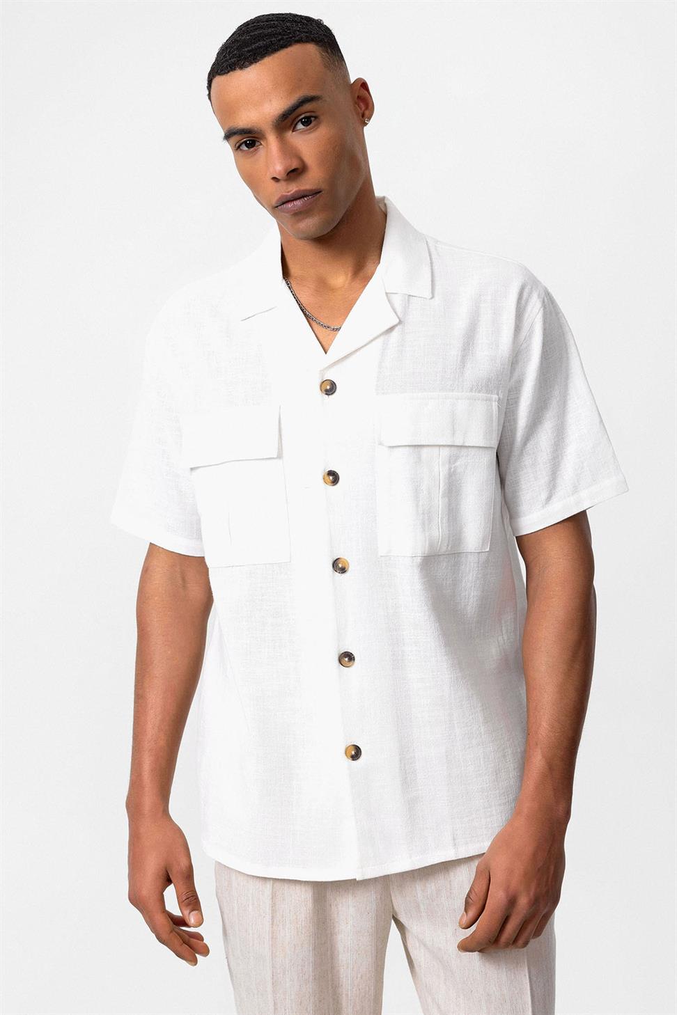 قميص رجالي من مزيج الكتان مع جيب على الصدر بياقة أباتشي