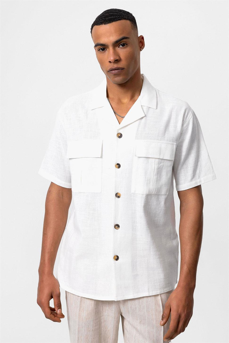 قميص رجالي من مزيج الكتان مع جيب على الصدر بياقة أباتشي
