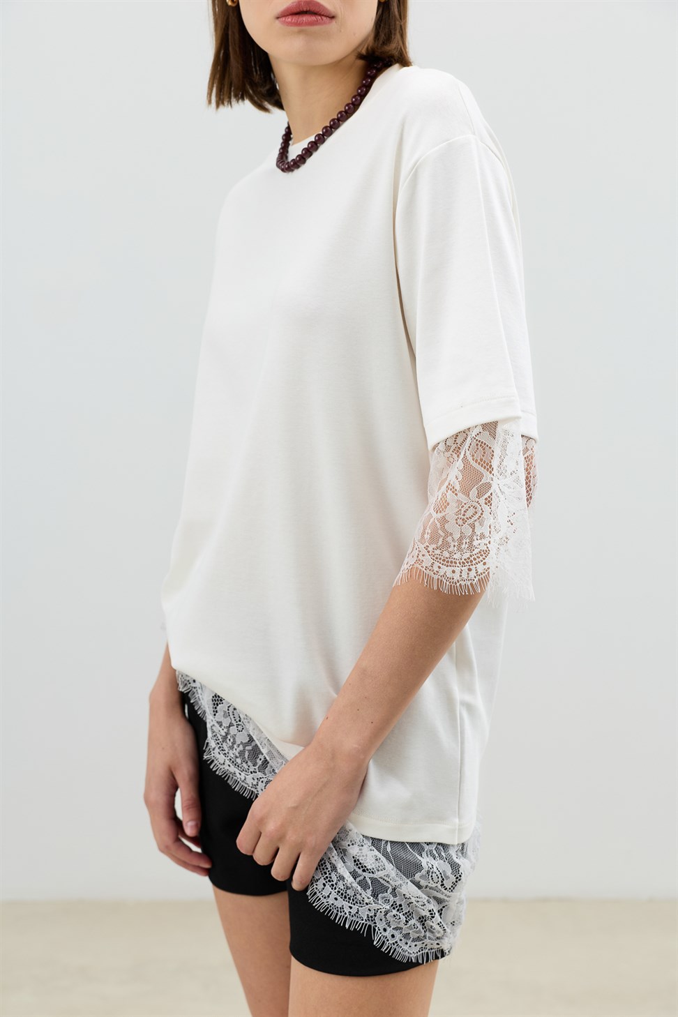 Antioch Beyaz Dantel Detaylı Kadın T-Shirt