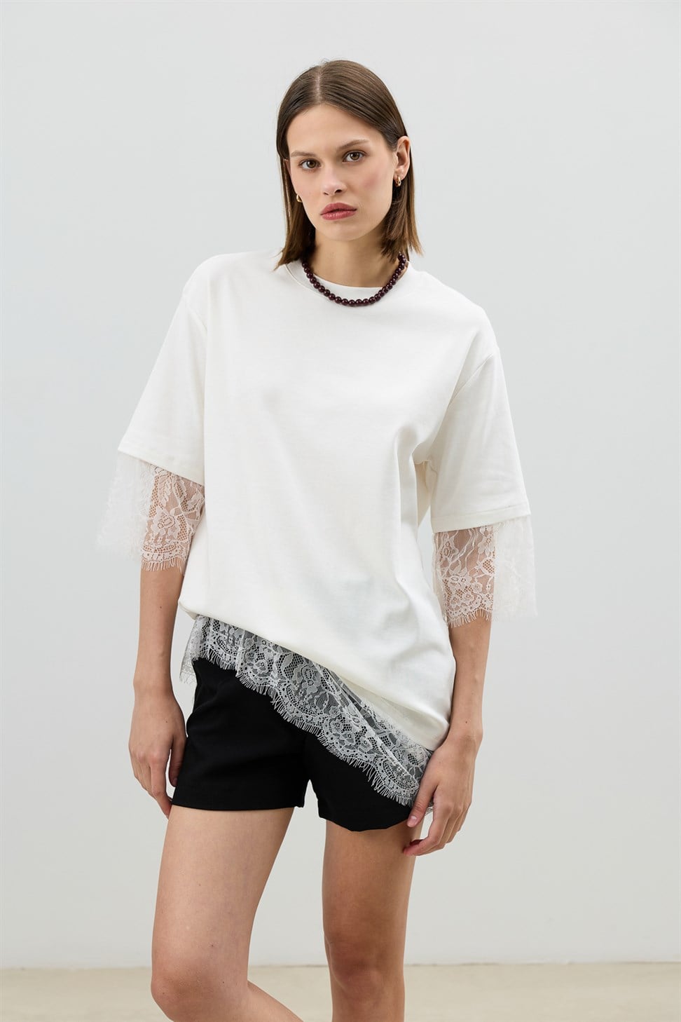 Antioch Beyaz Dantel Detaylı Kadın T-Shirt