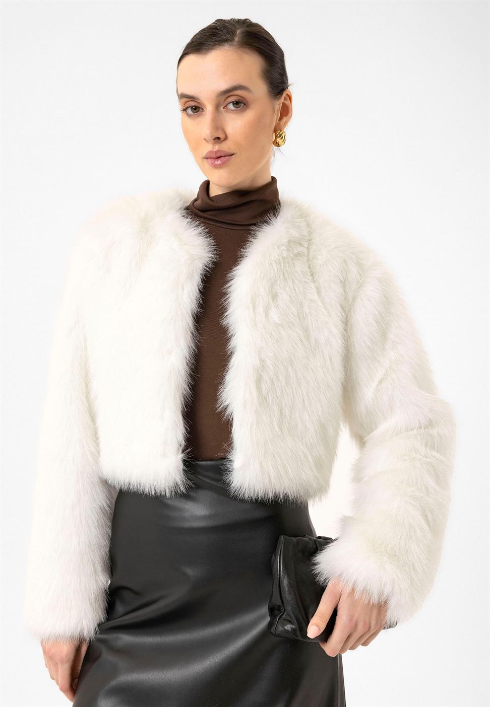 Antioch Beyaz Kadın Suni Kürk Crop Ceket