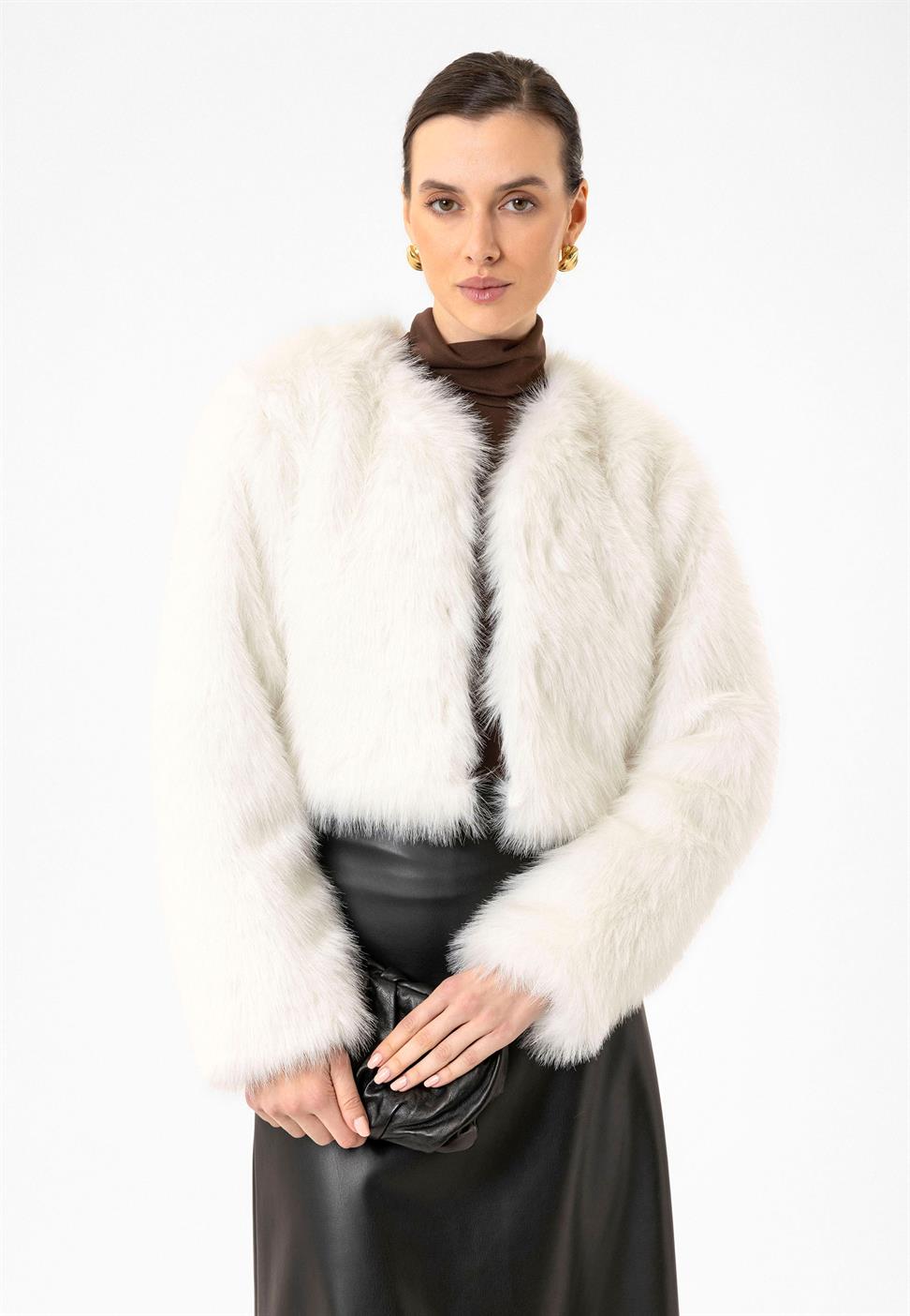 Antioch Beyaz Kadın Suni Kürk Crop Ceket