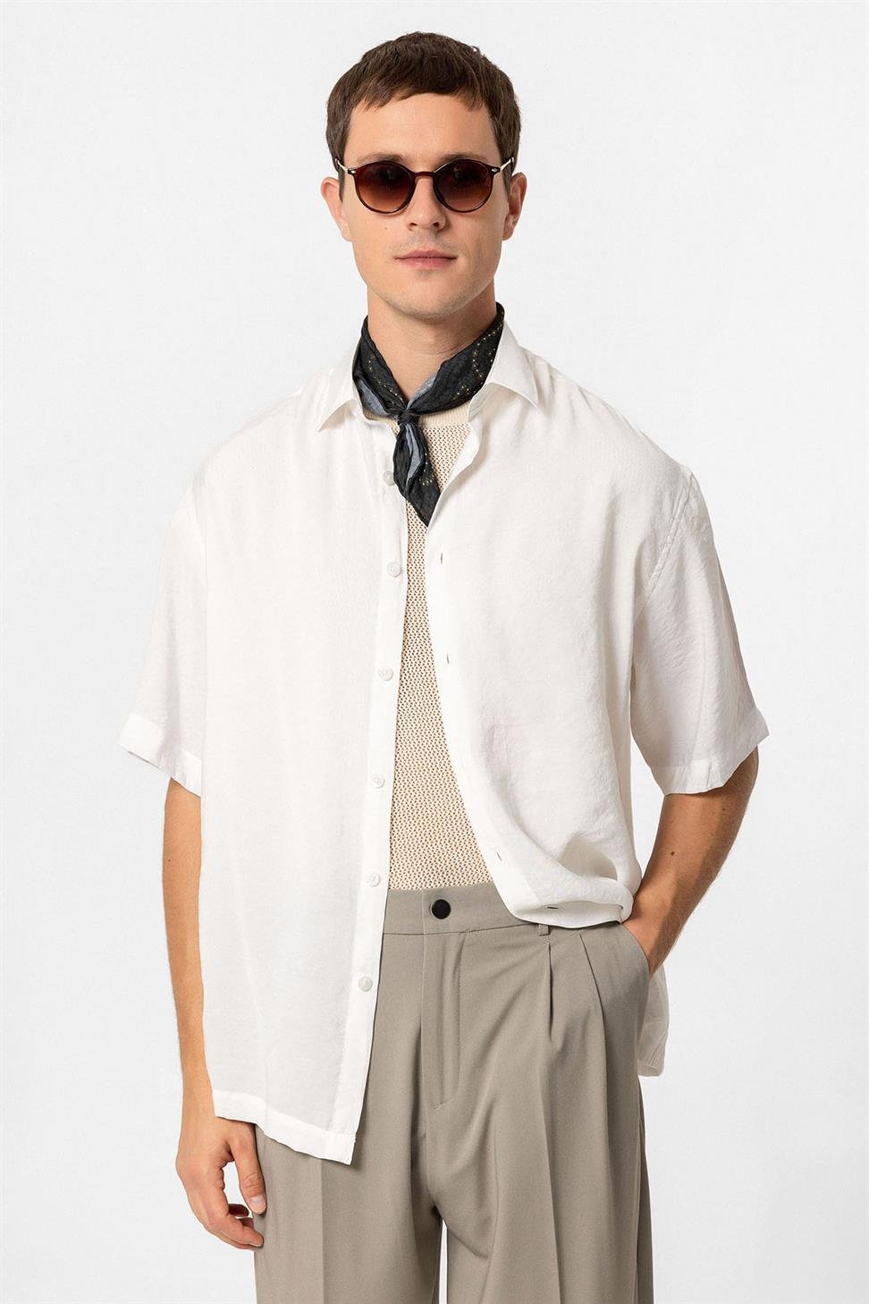 قميص رجالي بأكمام قصيرة مكشوف الأكمام