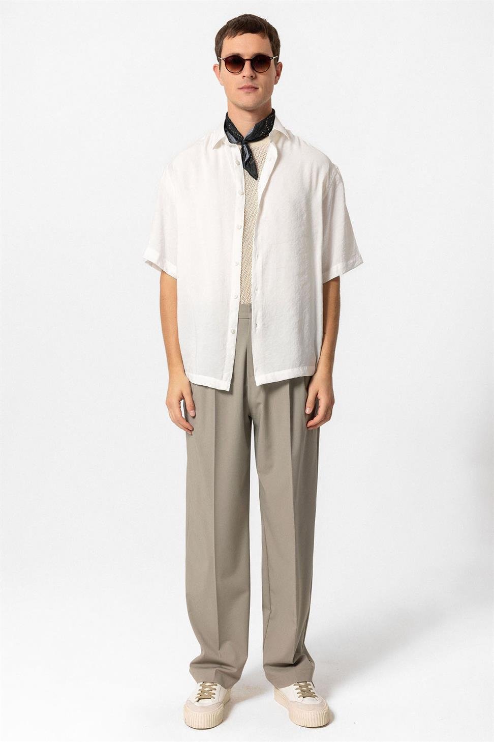 قميص رجالي بأكمام قصيرة مكشوف الأكمام