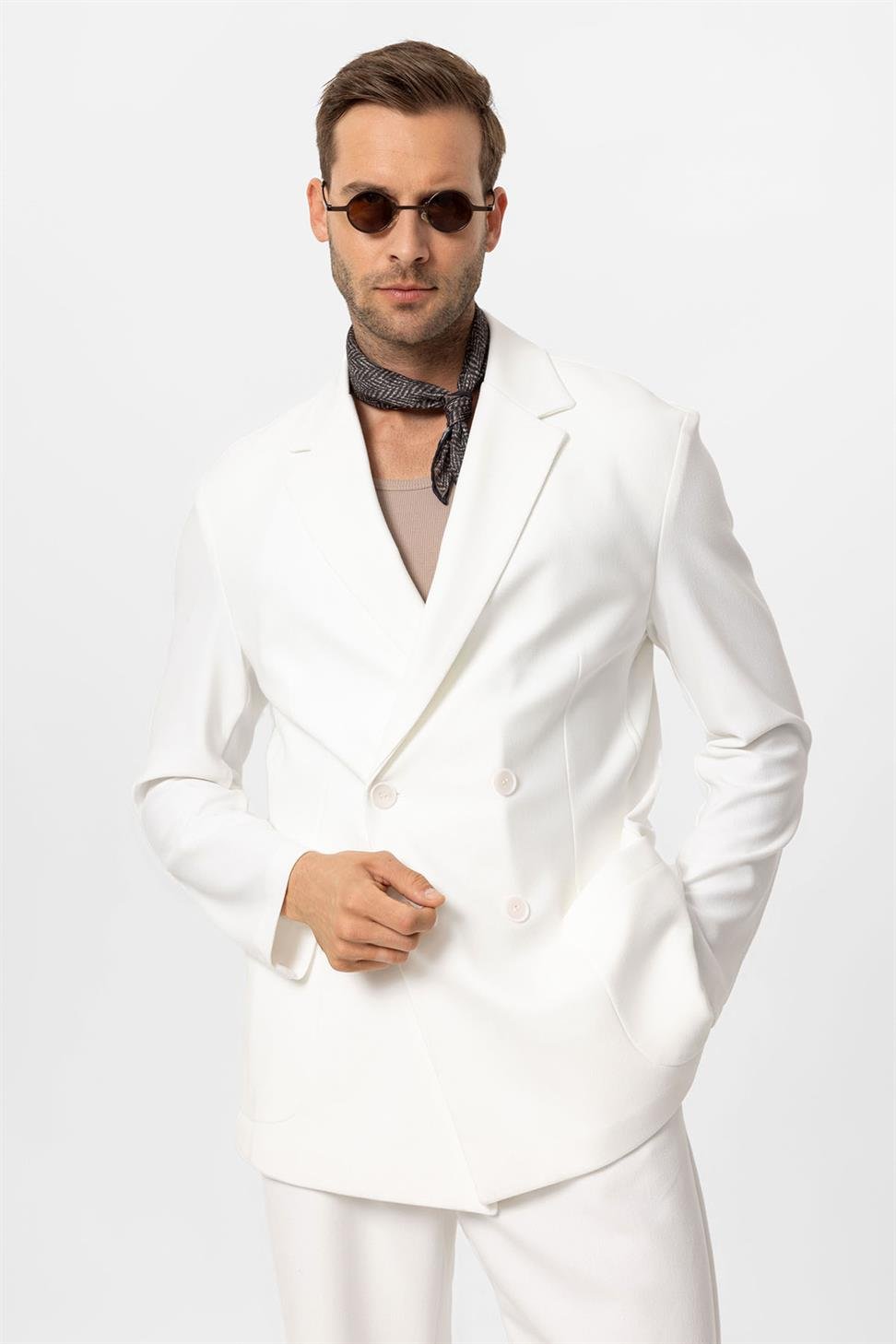 بدلة رجالية بإغلاق مزدوج الصدر بقصة مريحة للرجال