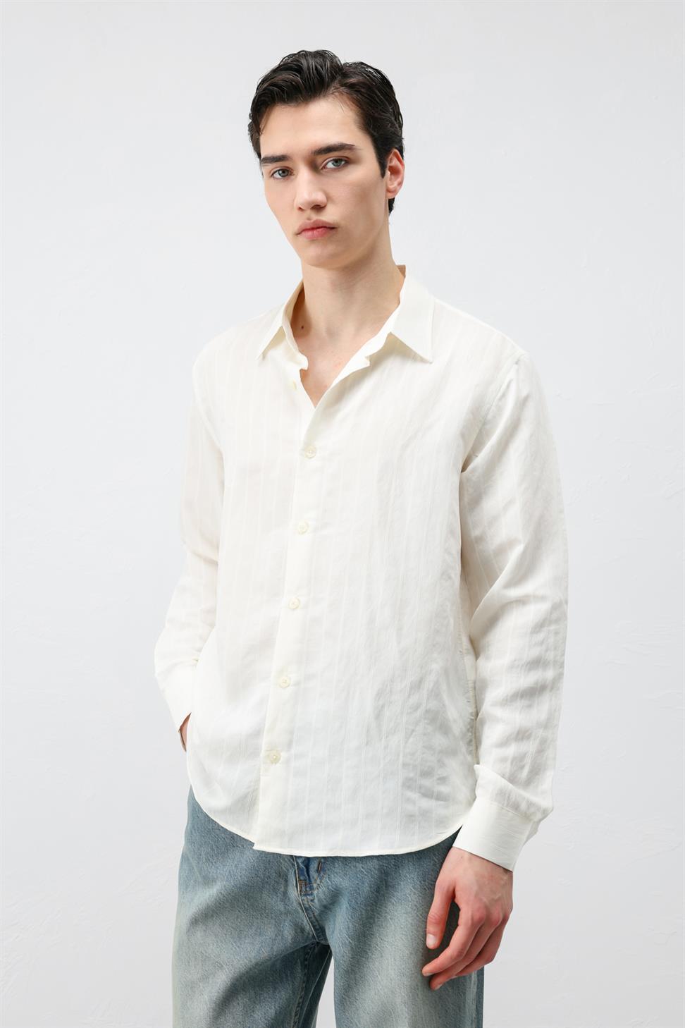 قميص رجالي من مزيج من الأقمشة