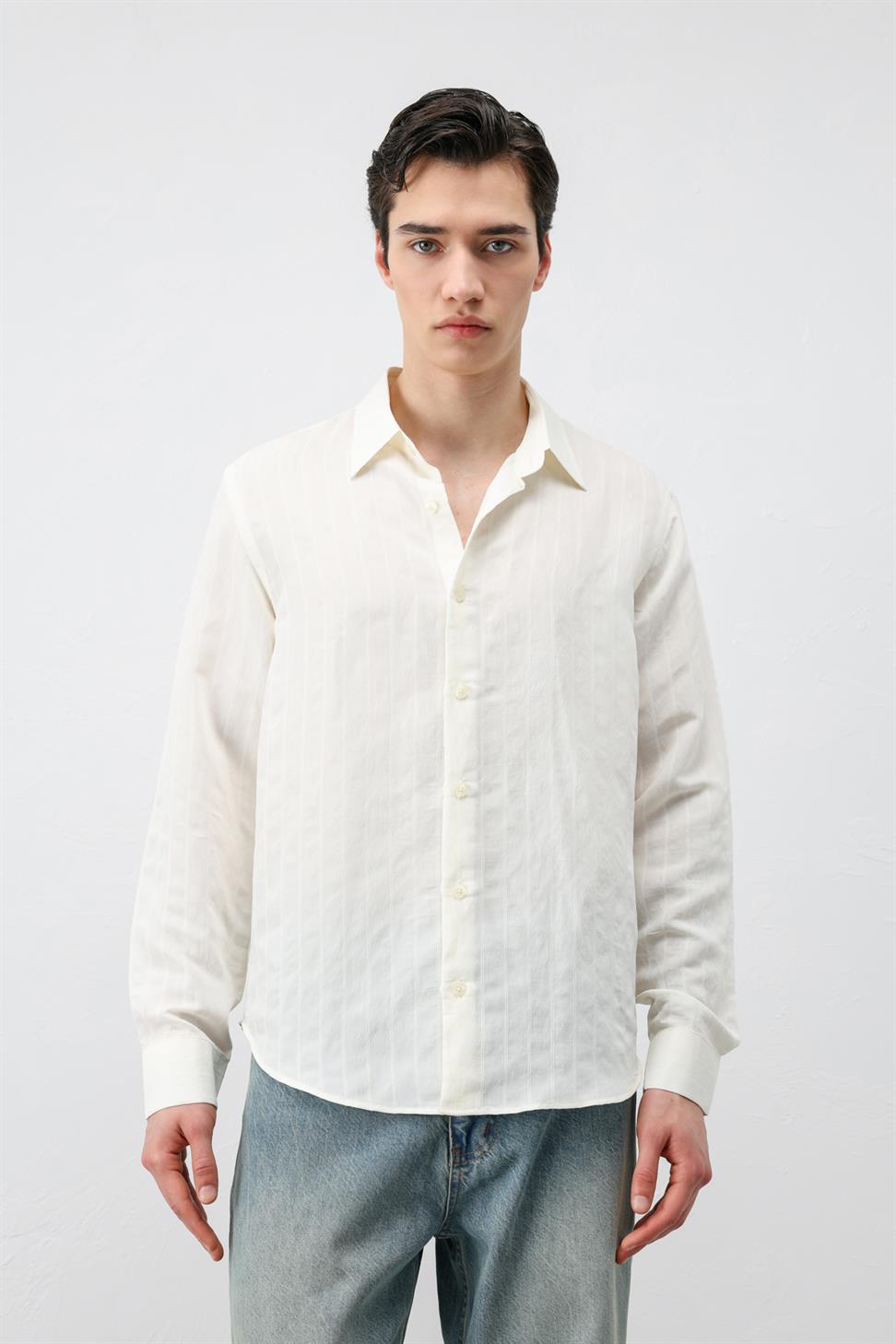 قميص رجالي من مزيج من الأقمشة