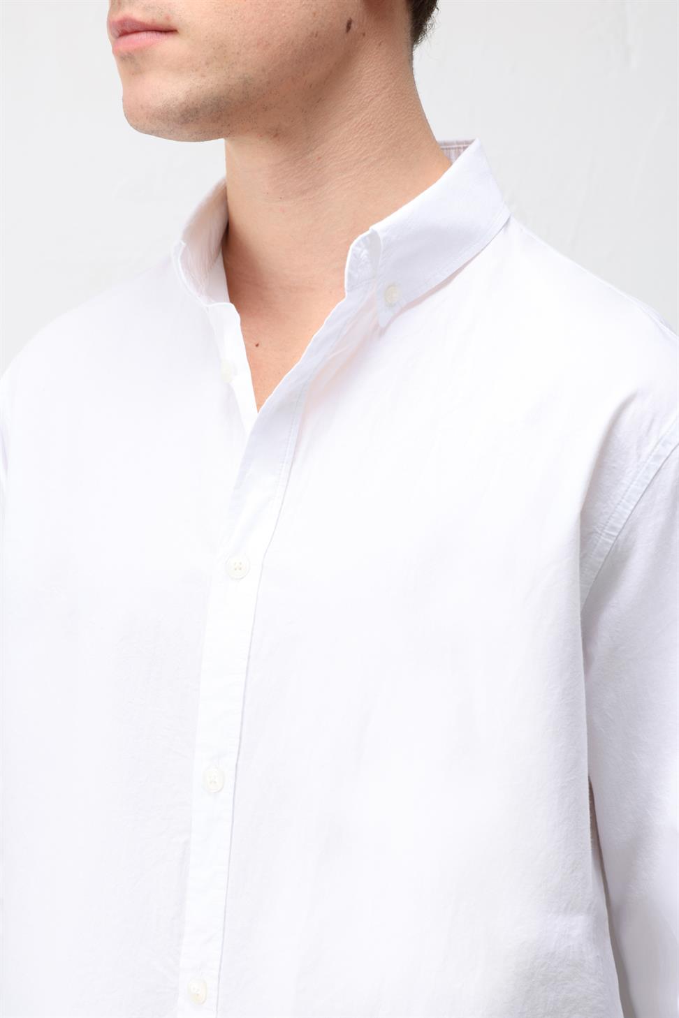 قميص رجالي بقصة مريحة